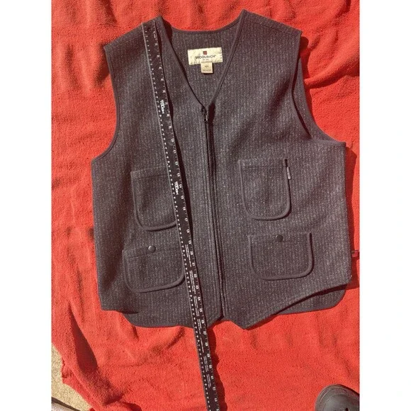 Woolrich Men’s Wool Vest Size L Gray Zip Front Utility Pockets Adjustable Back - Picture 8 of 8